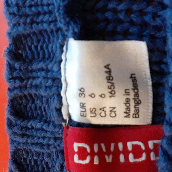 Sweater - Picture 4 of 4